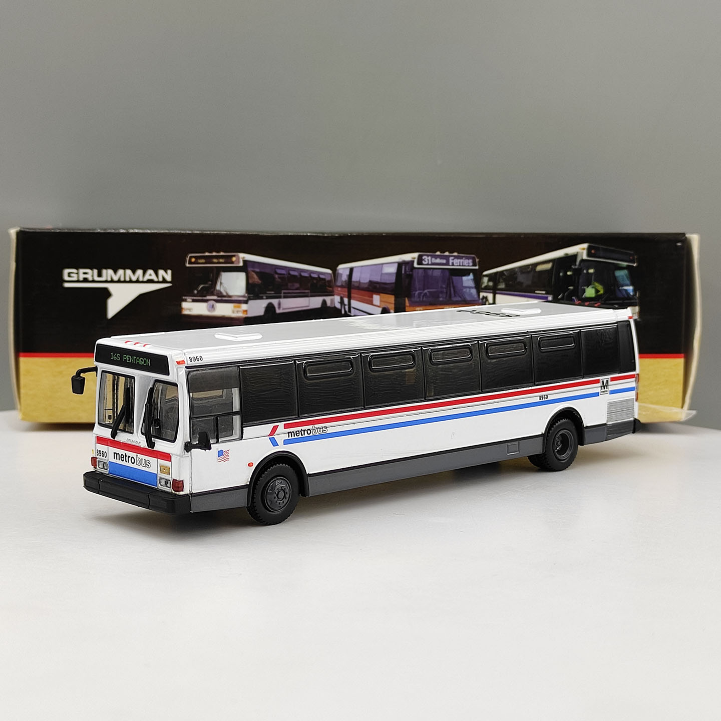 Vintage Toys Collection - Ônibus Vintage Diecast IR em Escala