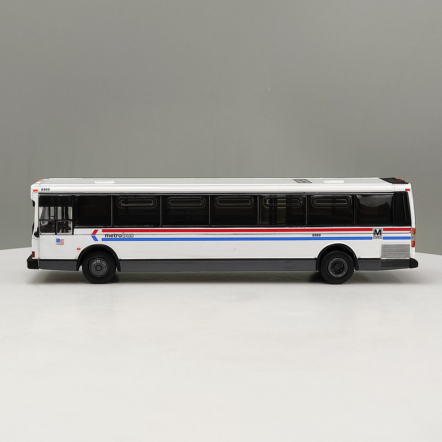 Ônibus Vintage Diecast IR em E - Vintage Toys Collection avaliação e preço