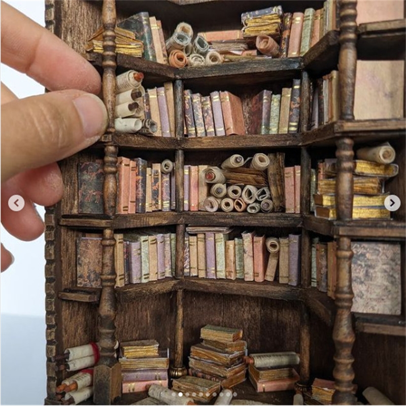 Estante de Livros Miniatura co - Vintage And Collectible Books avaliação e preço
