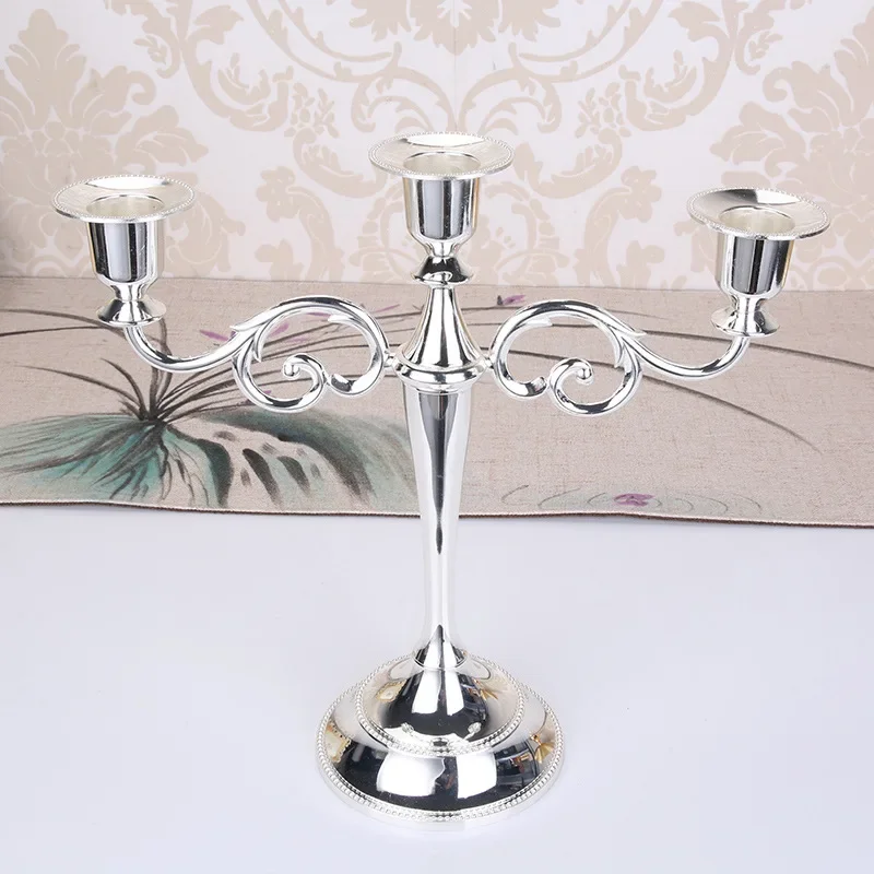 Candelabro de Latão Antigo com - Collectible Vintage Matches avaliação e preço